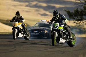 icon-motorsports-motorcycle-car-drift-battle-2-00